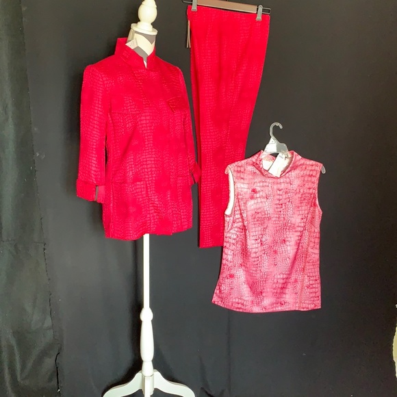 Chico black label Pink Pant suit and blouse size 4